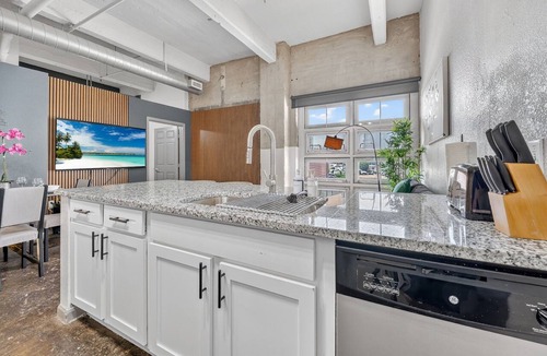 River Market Condo | Cold Storage by Stylish Stays