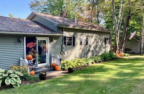 Lincoln House | Cold Stream Cottage: A Serene Lakeside Escape