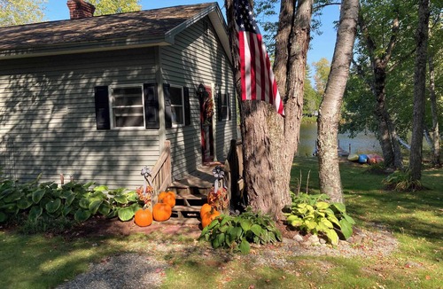 Lincoln House | Cold Stream Cottage: A Serene Lakeside Escape