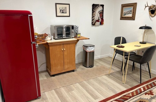 Manhattan Apartment | Colorado Chalet-"Taste" of Colorado in KS, Private entrance One Bed Suite