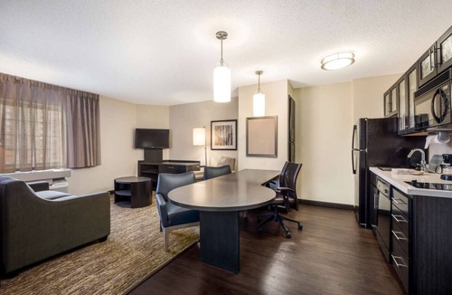 West Des Moines Hotel | Come Create Memories with Fun-filled Adventures! Family Suites w/Full Kitchens