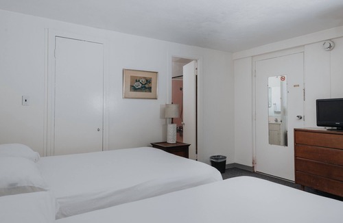 Waikiki Hotel | Come Create Memories w/Fun-filled Adventures at this Paradise! Onsite Pool!