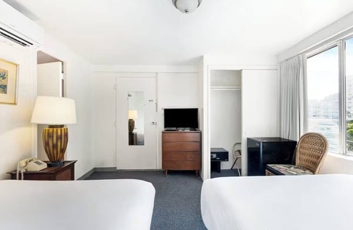 Waikiki Hotel | Come Create Memories w/Fun-filled Adventures at this Paradise! Onsite Pool!