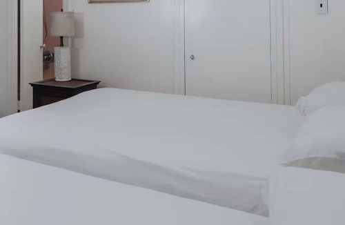 Waikiki Hotel | Come Create Memories w/Fun-filled Adventures at this Paradise! Onsite Pool!