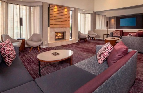 Newark Hotel | Comfort and Convenience! Free Onsite Parking, Pets Allowed, Free Pool