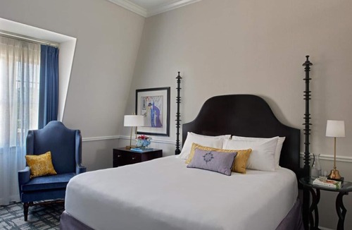 Historic Hill Hotel | Comfort and Convenience, with Onsite Parking, Near Rosecliff Mansion