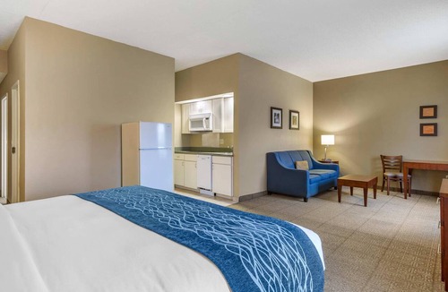 Martinsburg Hotel | Comfort Inn Aikens Center