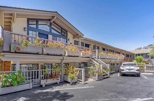 Northeast Carmel Hotel | Comfort Inn Carmel By the Sea