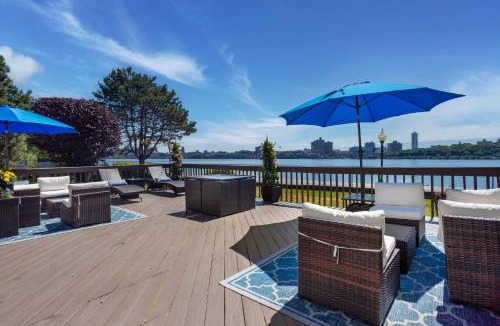 Edgewater Hotel | Comfort Inn Edgewater on Hudson River