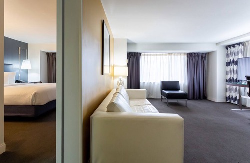 Downtown Baltimore Hotel | Comfort Inn & Suites Baltimore Inner Harbor