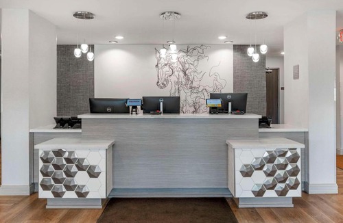 Clarksville Hotel | Comfort Inn & Suites Clarksville - Louisville North