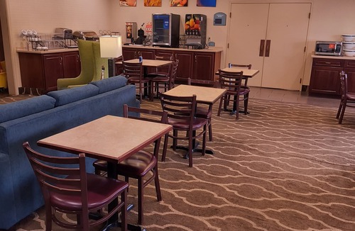 Rogers Hotel | Comfort Inn & Suites Dayville - Killingly Industrial Park