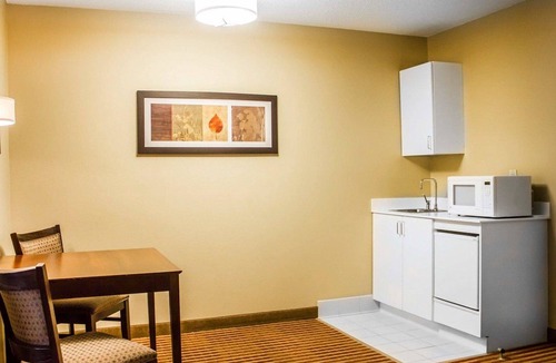 Rogers Hotel | Comfort Inn & Suites Dayville - Killingly Industrial Park