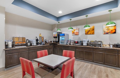 Lawrence Hotel | Comfort Inn & Suites Lawrence - University Area