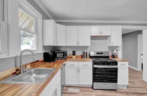 Henderson House | Comfort on Clay Street!