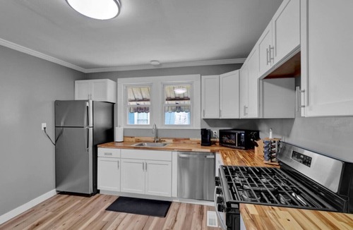 Henderson House | Comfort on Clay Street!