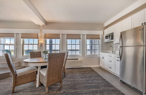 Chincoteague Hotel | Comfort Suites Chincoteague Island Bayfront Resort