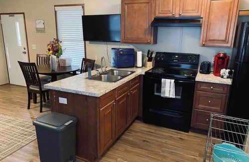 St. Johns House | Comfortable 2 bed 1 bath house with Starlink.