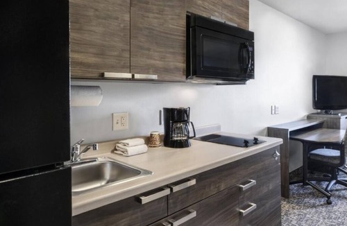 Plainfield Hotel | Comfortable and Convenient Location Near Airport and Downtown