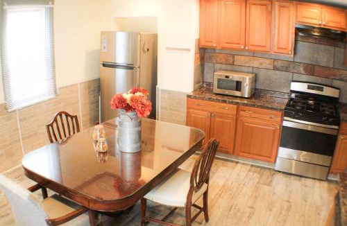 Bloomfield Apartment | Comfortable Apartment - Pittsburgh's Little Italy