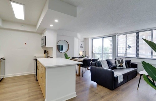Pentagon City Apartment | Comfortable Apt – Steps from Pentagon City & Metro