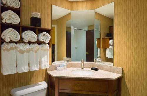 Carlisle Hotel | Comfortable Room Near I-76 with Free Breakfast – Perfect for Leisure and Work