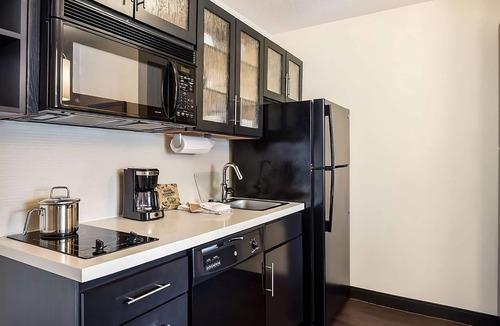 Morris Plains Hotel | Comfortable Suites Near Morristown Green with NYC Commute | 3 Units