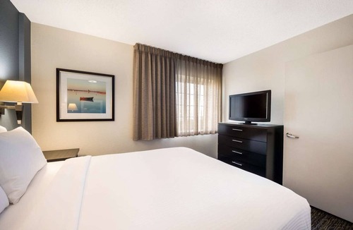 Morris Plains Hotel | Comfortable Suites Near Morristown Green with NYC Commute | 3 Units