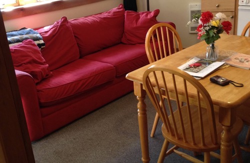 Bar Harbor Apartment | Comfortable Two Bedroom Apartment in Bar Harbor, ME. Free Parking. Dogs Welcome!