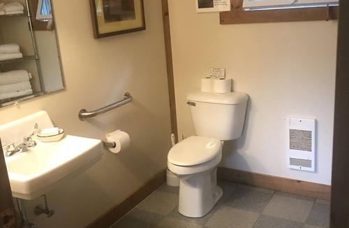 Bar Harbor Apartment | Comfortable Two Bedroom Apartment in Bar Harbor, ME. Free Parking. Dogs Welcome!