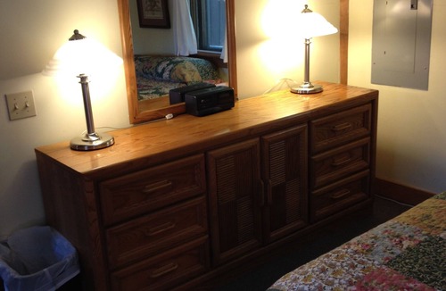 Bar Harbor Apartment | Comfortable Two Bedroom Apartment in Bar Harbor, ME. Free Parking. Dogs Welcome!