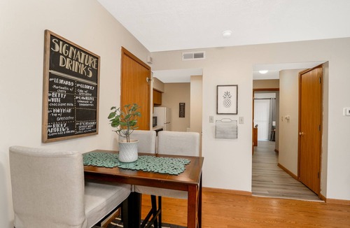 Akron Apartment | Comfy 2BR Walk to Summa Near Akron Hospitals & UA