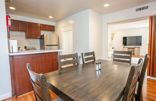 Nauck Apartment | Comfy and Cozy -Minutes from DC!