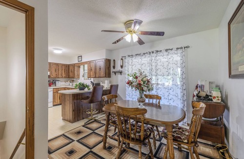Farmington House | Comfy Country home. Pet friendly, 5 bedrooms, AC, WIFI, just outside Farmington