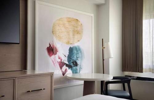White Plains Hotel | Comfy Downtown Suite | Pets Allowed, Onsite Bar & Restaurants, Free Shuttle