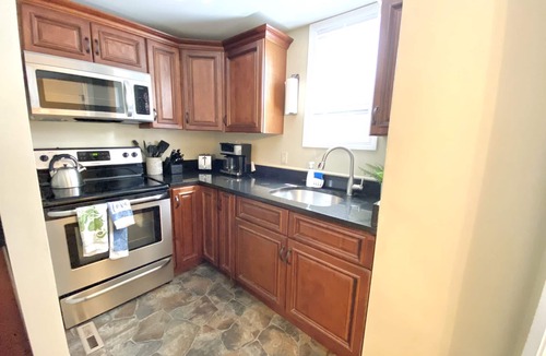 Brockton Apartment | Comfy Easeful Two Bedroom Apartment. 30 Minutes to Boston