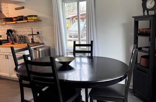 Verona House | Comfy three bedroom home near Pitt, CMU and downtown PGH attractions
