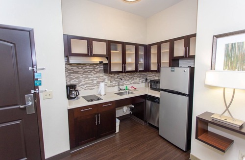 Bowling Green Apartment | Comm Accessible 1BR King Suite | Breakfast Included