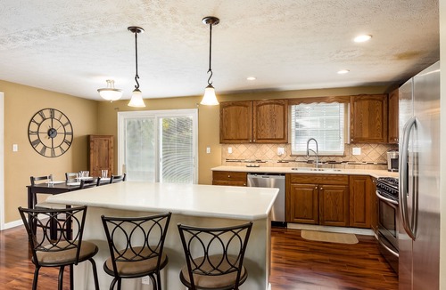 Columbus House | COMPLETELY UPDATED 4 bedroom, 2 full bath home with deck and big yard