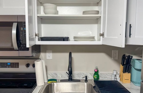 Concord Apartment | Concord NH-Queen Bed-Fast Wi-Fi-Convenient Location