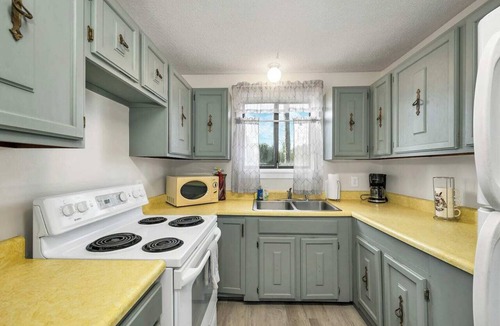 Carroll County Condo | Condo Ideal location. Ski, Shop, Hike.