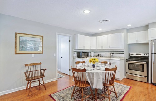 Morris House | Connecticut Retreat: Steps to Historic Downtown!
