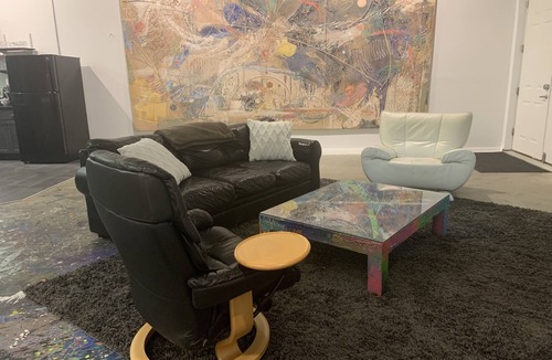 Florence Apartment | Contemporary Artist Sanctuary - The Studio. Artsy retreat in quiet setting.