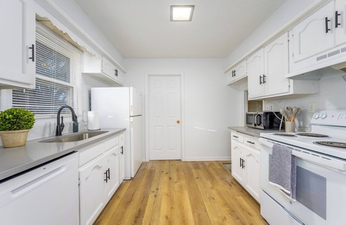 Wichita House | Contemporary Cozy Bungalow, 3 Bedroom, 1 Bathroom in East Wichita.