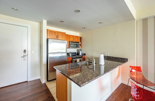 West End Apartment | Contemporary One Bedroom in Historic West End