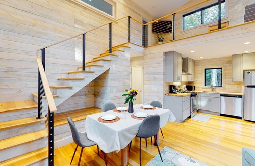 Lamoine Cottage | Contemporary retreat with grill, firepit, & patio - walk to beach