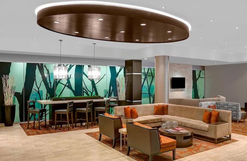 Upper East Side Hotel | Convenient 2 Queen Beds Room for Exploring Culture & Adventure! Onsite Parking!