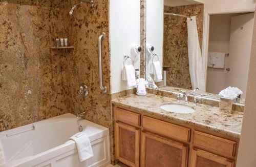 Callender Hotel | Convenient Family Beach Stay w/3 Comfortable Units! Free Parking, Onsite Pool!