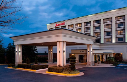 Fairfax Hotel | Convenient Pet-Friendly Room Close to Ratcliffe-Allison-Pozer House