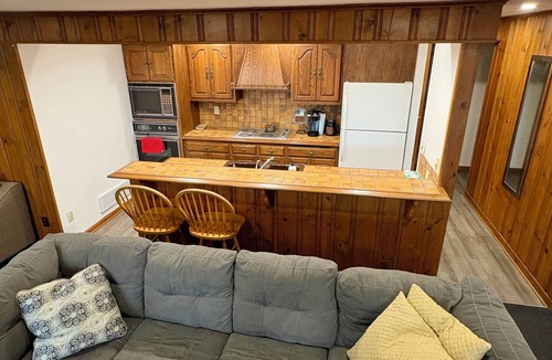 Shawnee House | Convenient Spacious 7-bedroom estate in Shawnee neighboring the Park
